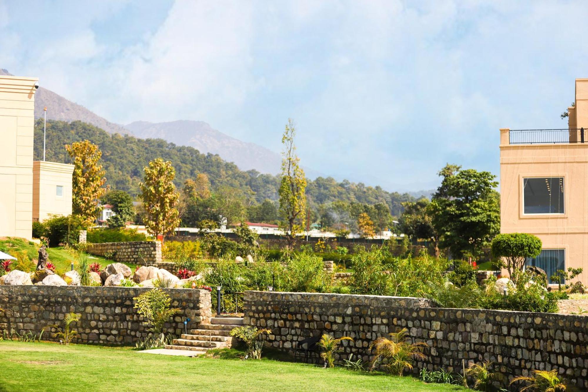 Hotel Club Mahindra Patkote Nainital Exterior foto